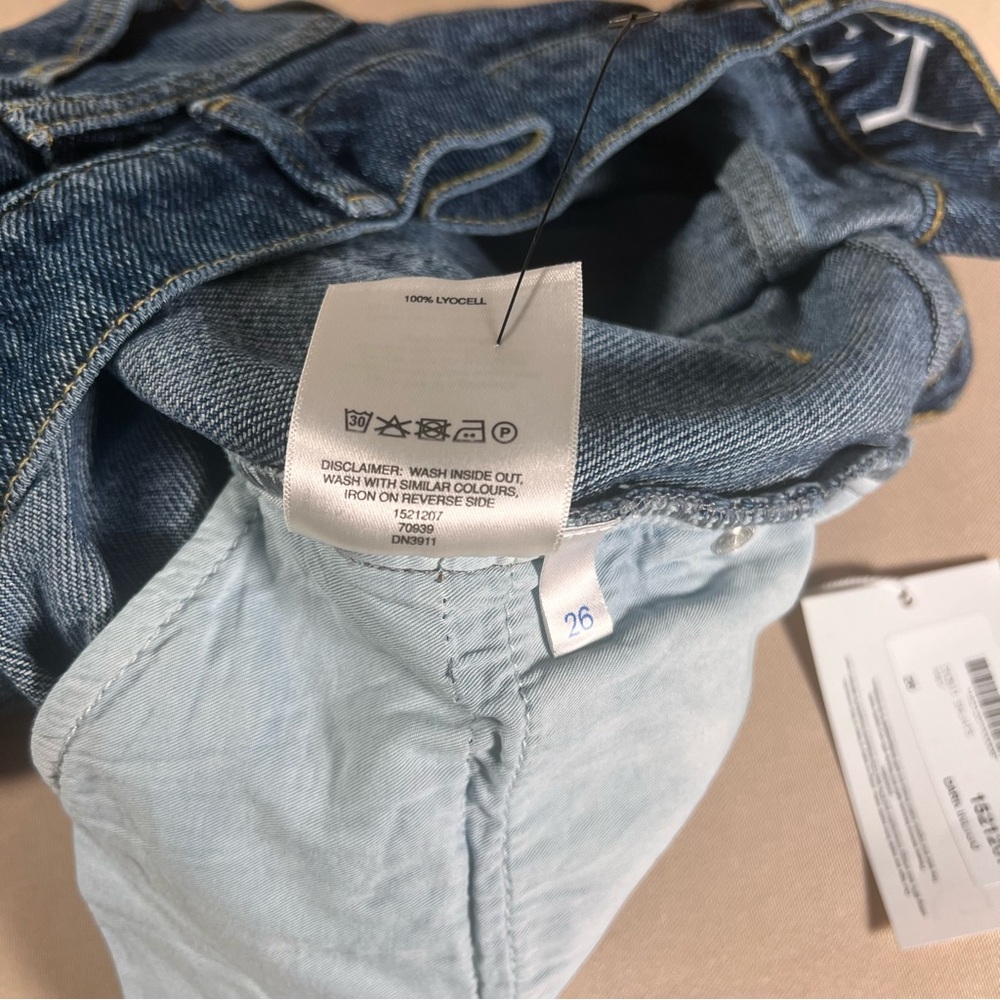 Raey Extra Fold Denim Shorts Dark Indigo Size 26 Casual  Gathered Waist Cute NWT - Picture 11 of 13